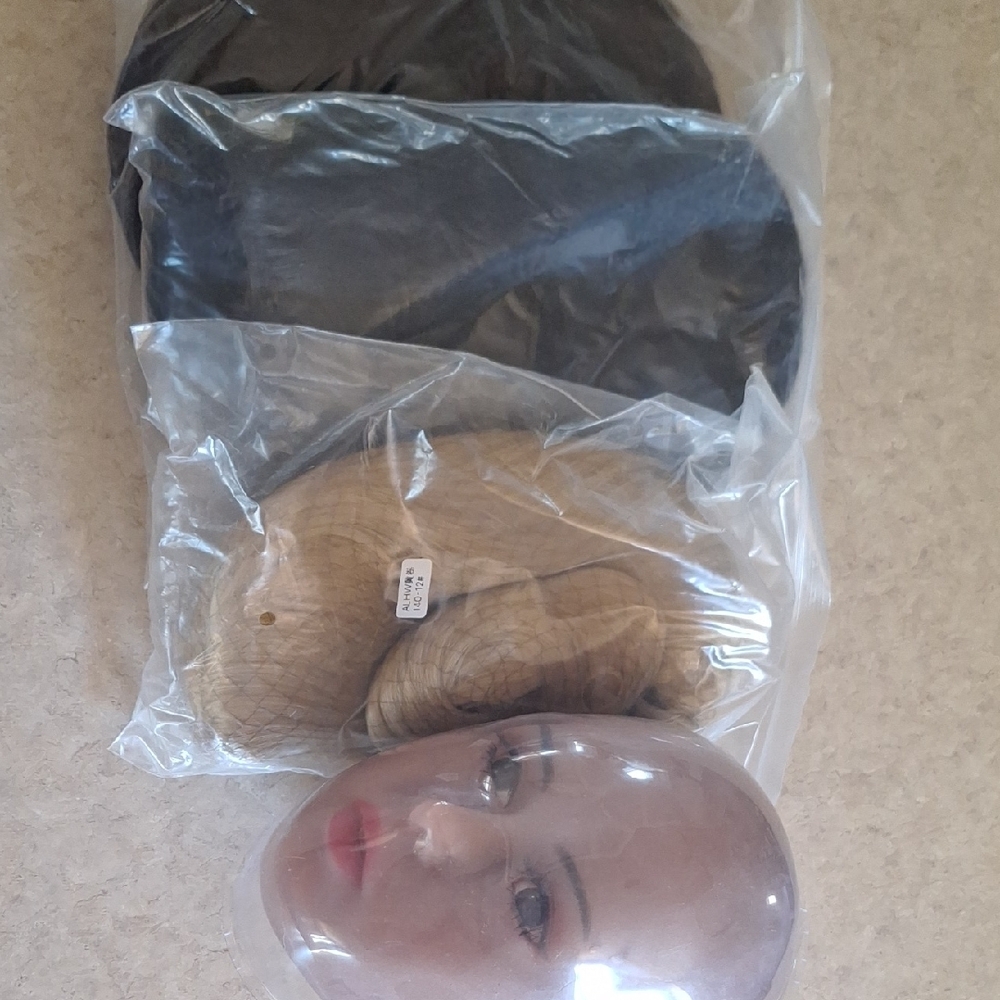 Beautician Manaquin With Wigs